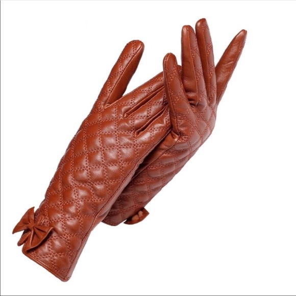 Leather Quilted Cashmere The Ashley Gloves - Picture 7 of 8